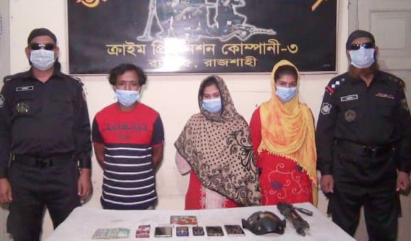 তরুণীদের ব্ল্যাকমেইল করে দেহ ব্যবসা, প্রতারক চক্রের ৩ সদস্য আটক 