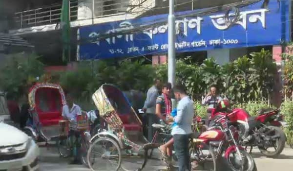 বিদেশে কর্মী পাঠানো দালালদের বৈধতা দিতে যাচ্ছে সরকার