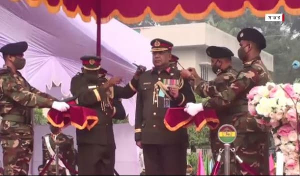 মেজর জেনারেল আকবর হোসেনকে প্রথম কর্নেল কমান্ড্যান্ট হিসেবে অভিষিক্ত