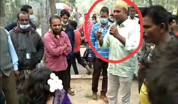 মেয়ে মানুষ ধুমপান করছিলেন, তাই চড়াও হলেন বারেক