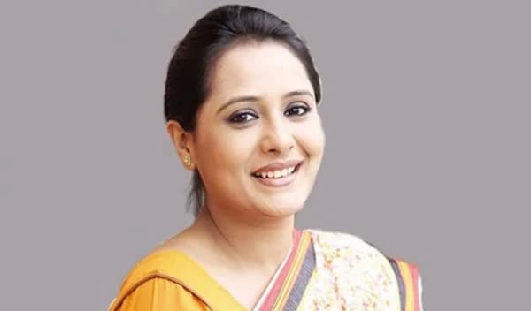 মা হলেন অপি করিম