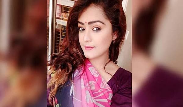 রাজধানীতে ট্রাকের ধাক্কায় অভিনেত্রীর মৃত্যু