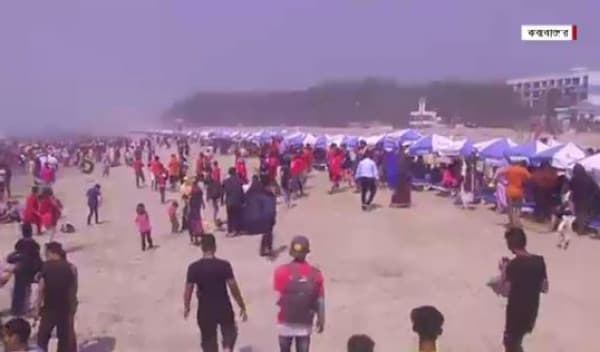 কক্সবাজারে পর্যটকদের ভিড়, হোটেলে-মোটেলে জায়গা নেই