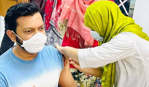 টিকা নিয়েই শুটিংয়ে তাহসান... টিকা নেয়া ব্যাপার না!