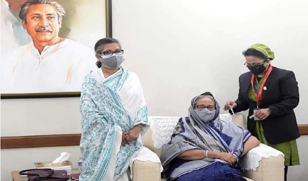 করোনার টিকা নিলেন প্রধানমন্ত্রী