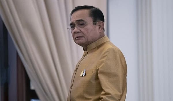 মাস্ক না পরায় থাইল্যান্ডের প্রধানমন্ত্রীকে জরিমানা