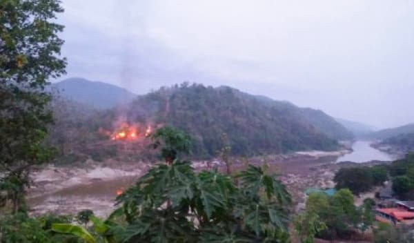 মিয়ানমারের দুই বিমান ঘাঁটিতে হামলা