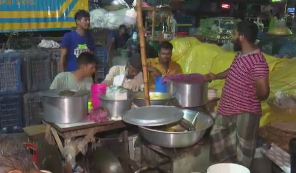সেহেরি আয়োজনে ঢাকার বাসিন্দাদের ব্যস্ত সময়