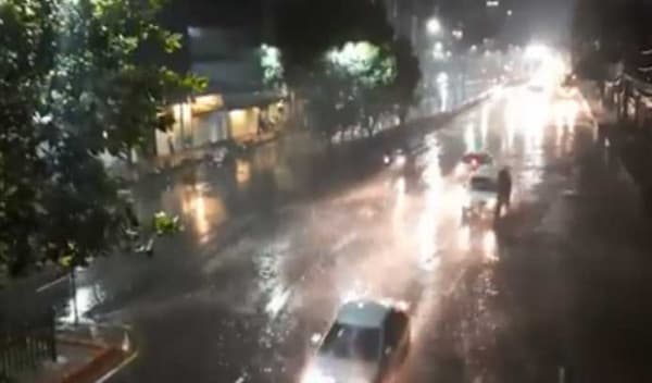 তীব্র গরমের পর রাজধানীতে স্বস্তির বৃষ্টি