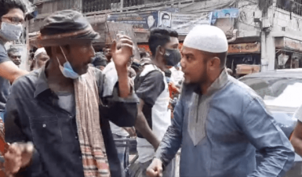 রিকশাওয়ালাকে নির্যাতনকারী ব্যক্তি আটক