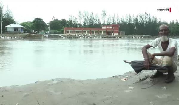 অপরিকল্পিত খননে খালে ভাঙন