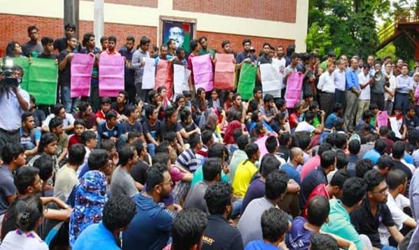 ছাত্র রাজনীতি নিষিদ্ধ প্রশ্নে যা বলছেন ছাত্র নেতারা