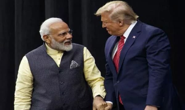 ট্রাম্পের আগমনে বস্তি এলাকা পাঁচিলে ঢাকছে