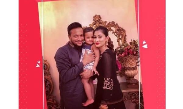 ভালোবাসা দিবসে স্ত্রী-কন্যাকে নিয়ে সাকিবের স্ট্যাটাস