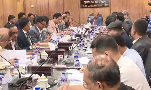 ডেঙ্গু নিয়ন্ত্রণে মশা মারার ওষুধ যথেষ্ট মজুত আছে: তাজুল ইসলাম