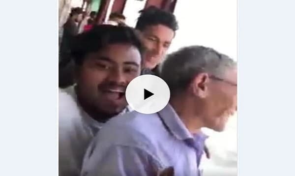 সেন্টমার্টিনগামী জাহাজে বিদেশি পর্যটককে বিরক্তকারী যুবক আটক