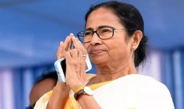 ভাষা শহীদদের শ্রদ্ধা জানিয়ে মমতার ট্যুইট