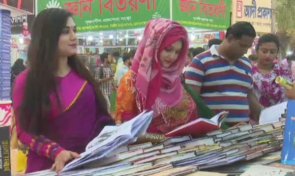 বইমেলায় ক্রেতাদের বড় অংশই তরুণরা