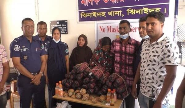 কুরিয়ার সার্ভিসে আসা আনারস চিরে বের হলো ১৮ কেজি গাঁজা