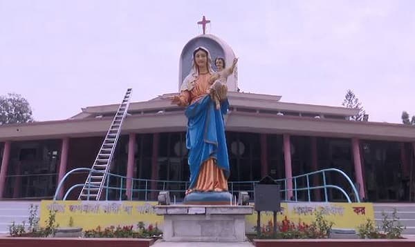 দরজায় কড়া নাড়ছে বড়দিন
