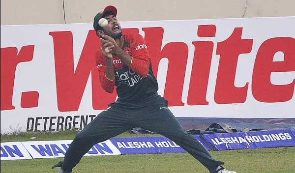 উদ্ভট উটের পিঠে চলেছে বাংলাদেশের ক্রিকেট