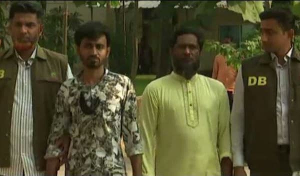 'বুলেট বাবু বলছি, পাঁচ লাখ টাকা লাগবে, না হলে উপরে পাঠিয়ে দেবো'