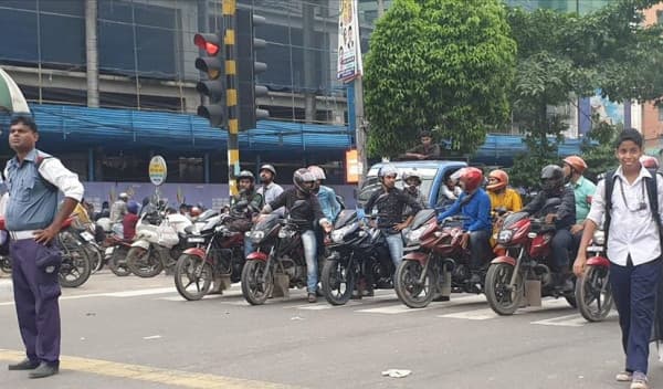 অকেজো ঢাকার স্বয়ংক্রিয় ট্রাফিক লাইট ও টাইমারগুলো