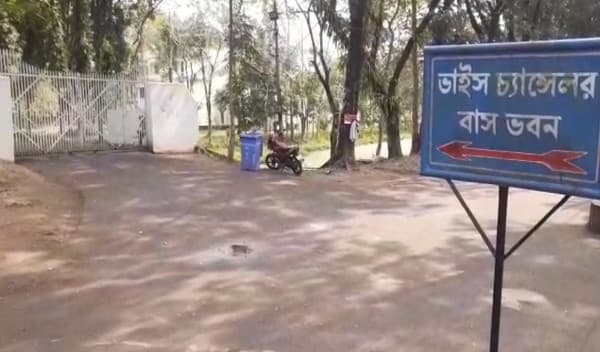 অনশন প্রত্যাহারের পর ব্যারিকেড তুলে নিল শিক্ষার্থীরা