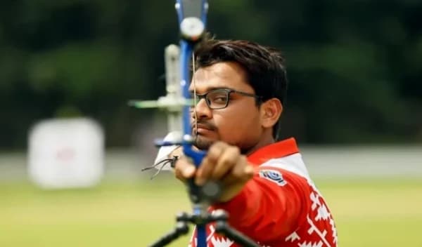 নিষিদ্ধ হলেন আর্চার রোমান সানা