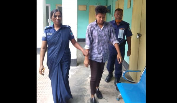যশোরে ছেলে সেজে প্রতারণা, তরুণী গ্রেপ্তার