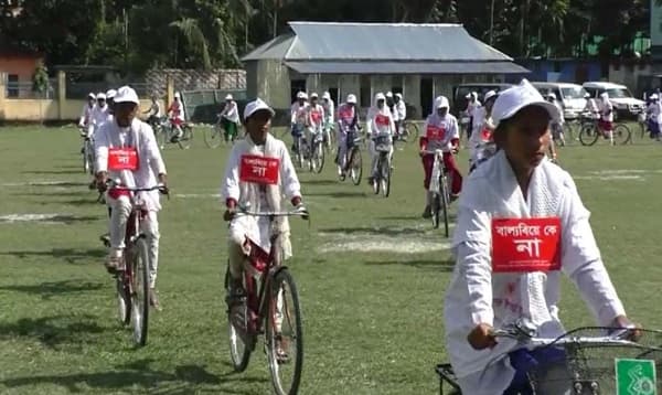 লালকার্ড দেখিয়ে উপজেলাকে বাল্য বিয়ে মুক্ত ঘোষণা