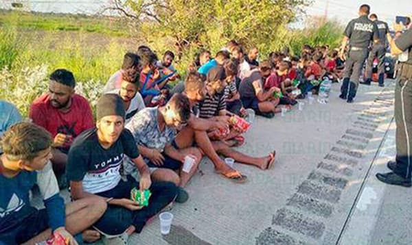 ট্রাক থেকে ৩০ পাকিস্তানী অভিবাসী উদ্ধার