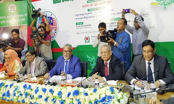 এখন থেকে প্রবাসীরাও হতে পারবে ভোটার!