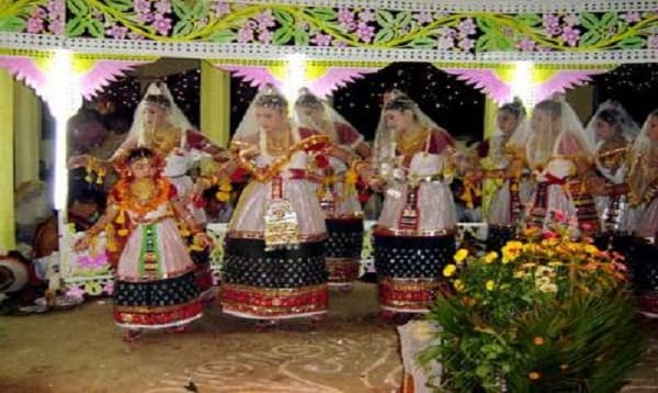 মনিপুরী সম্প্রদায়ের ঐতিহ্যবাহী রাসনৃত্য বুধবার