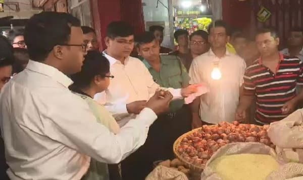 চট্টগ্রামে বেশি মূল্যে পেঁয়াজ বিক্রি করায় জরিমানা