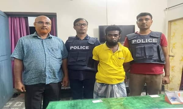 প্র‌তিবন্ধী শিশু‌ ধর্ষ‌ণের দা‌য়ে ভ্যান চালক গ্রেপ্তার