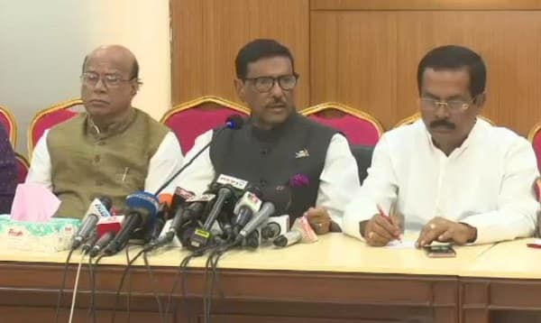 'অন্য দল থেকে আসা সবাই অনুপ্রবেশকারী নন'