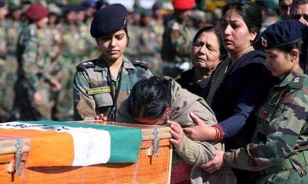 পাক বাহিনীর গুলিতে ভারতীয় সেনা নিহত