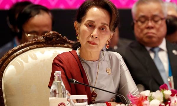 রোহিঙ্গা নির্যাতন: সু চি’র বিরুদ্ধে মামলা