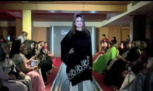 প্রথাগত ধারণা বদলে ফ্যাশন শো