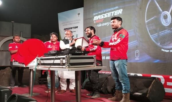 সম্মাননা পেলেন দুই 'মটোট্রাভেলার'