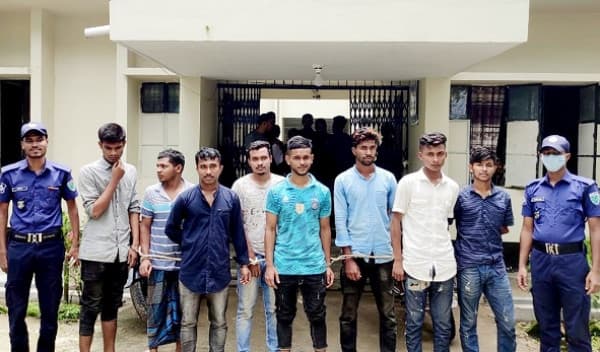 শিশুকে মদ পান করিয়ে টিকটক, কারাগারে ৮ কিশোর  