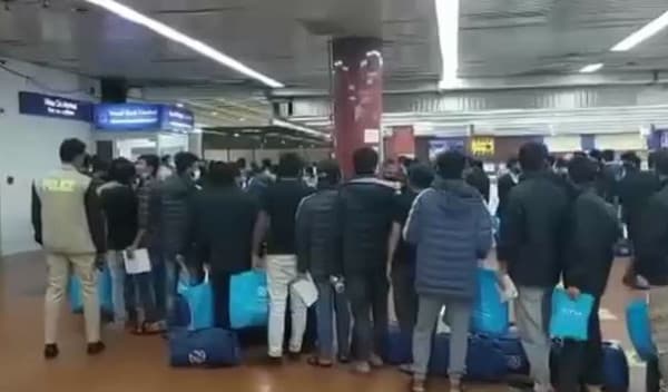 বিশেষ ফ্লাইটে লিবিয়া থেকে ফিরলেন ১৬০ বাংলাদেশি