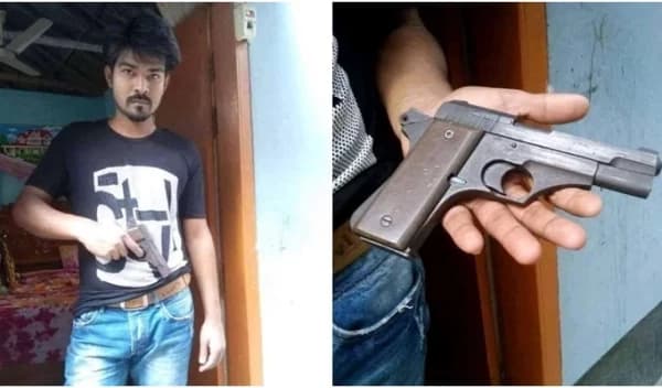পাবনায় পিস্তল হাতে ছাত্রলীগ নেতার ছবি ভাইরাল