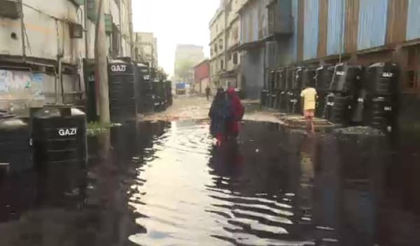 রাজধানীর শ্যামপুর কারখানার বর্জ্যের পানিতে সয়লাব