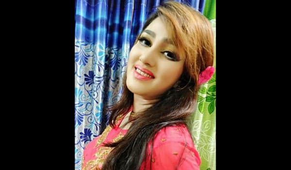 গৃহকর্মী নির্যাতনের অভিযোগে চিত্রনায়িকা একা আটক