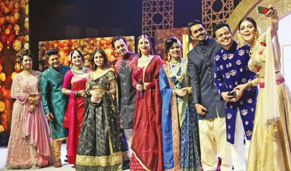 বিয়ের দাওয়াতের সাজ!