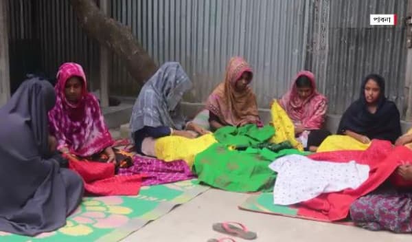 অনলাইনে নকশি কাঁথা বিক্রি করে সফল পাবনার কলেজ ছাত্রী