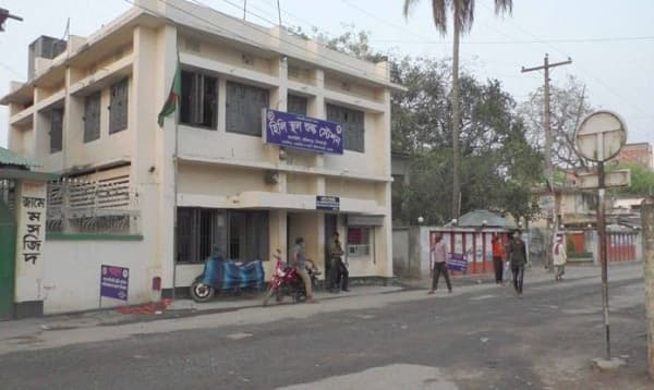 হিলি স্থলবন্দর ও চেকপোষ্ট জনশুন্য, আমদানি-রপ্তানি বাণিজ্য বন্ধ