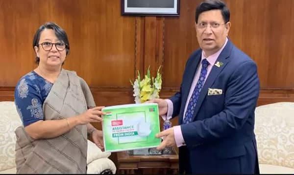 বাংলাদেশকে ৩০ হাজার মাস্ক ও ১৫ হাজার হেড কভার দিয়েছে ভারত